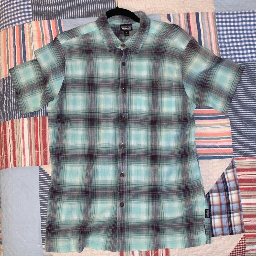 Patagonia men’s linen shirt size medium - green plaid